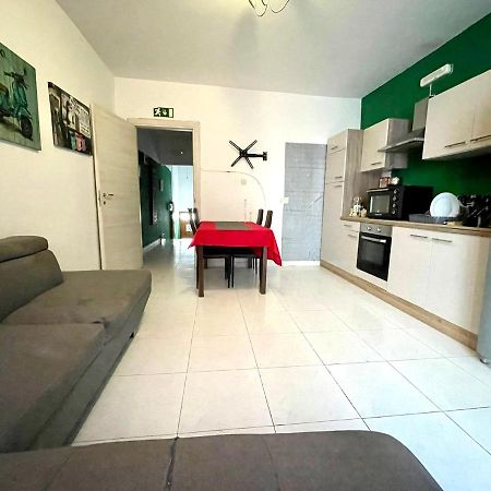 Room 6- Private Room With Private Terrace, Private Bathroom, Ac And Wifi سليمة المظهر الخارجي الصورة