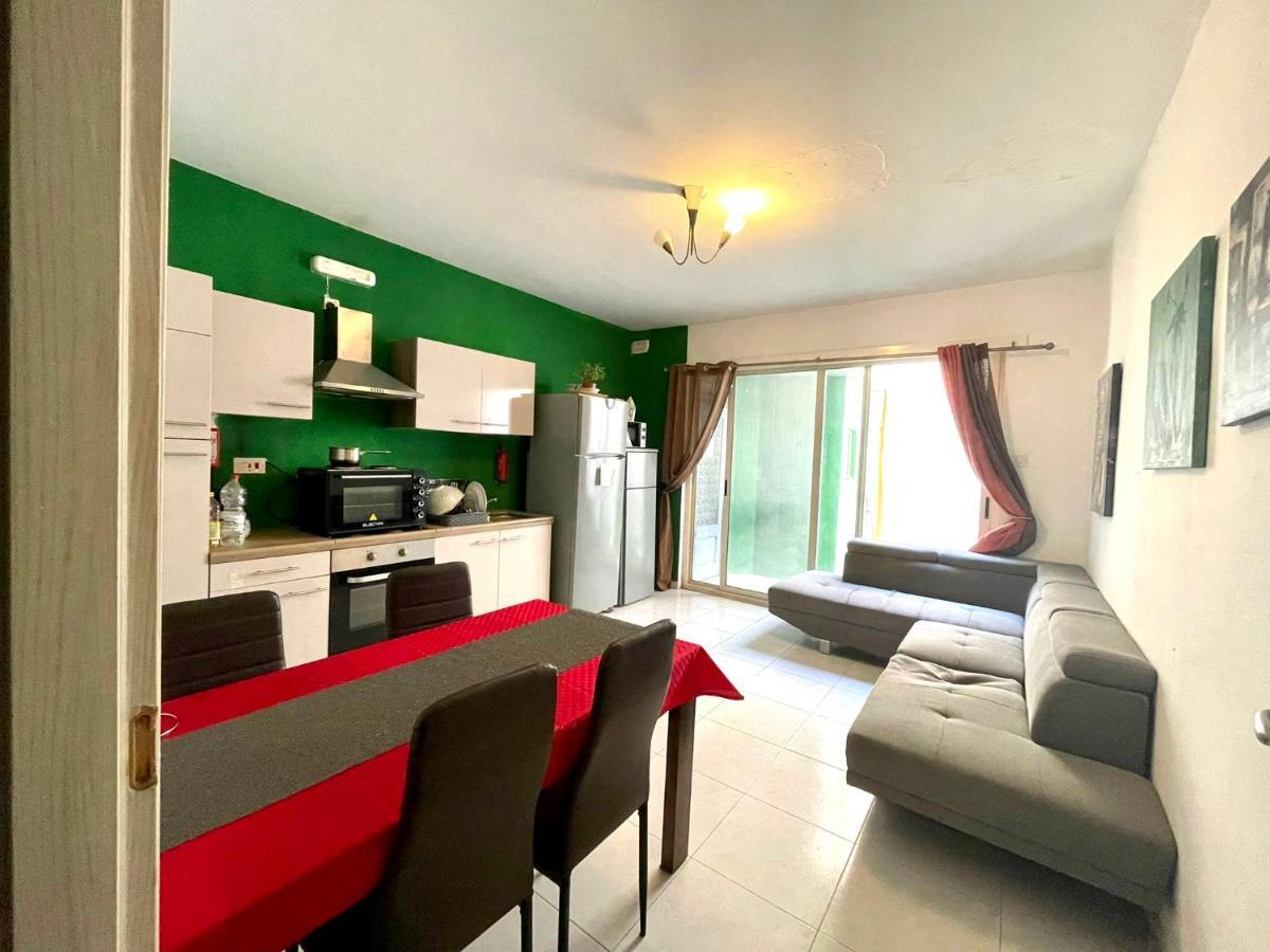 Room 6- Private Room With Private Terrace, Private Bathroom, Ac And Wifi سليمة المظهر الخارجي الصورة