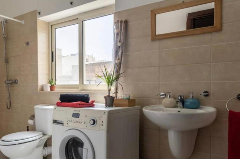 Room 6- Private Room With Private Terrace, Private Bathroom, Ac And Wifi سليمة المظهر الخارجي الصورة